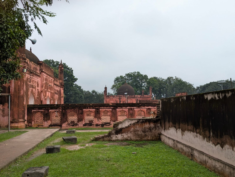 হযরত শাহ নেয়ামতুল্লাহ  মাজার ও মসজিদ কমপ্লেক্স