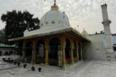 The Spiritual Sovereign of Delhi, Hazrat Khwaja Qutbuddin Bakhtiyar Kaki (RA): Life, Divine Love, and the 1. Birth, Lineage, and Early Life