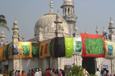 আরব সাগরের বুকে মানবতার বাতিঘর: হযরত পীর সৈয়দ হাজী আলী শাহ বুখারী (রহ.)